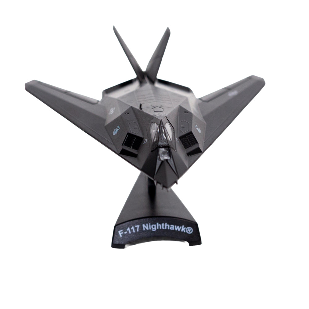 F117 Nighthawk Pilot フィギュア Amazon.com: 🛦 Playmaker Toys - United States Air Force F-117