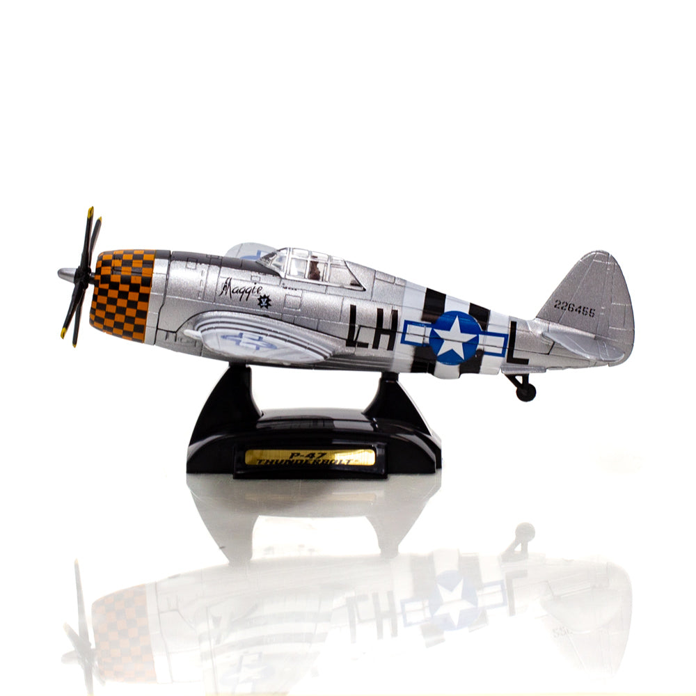 P-47 Thunderbolt 模型　ケース付き P-47 Thunderbolt Diecast Model – Air Force Museum Store